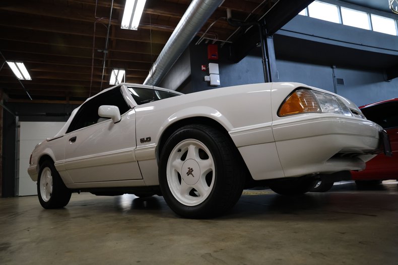 1993 Ford Mustang 36