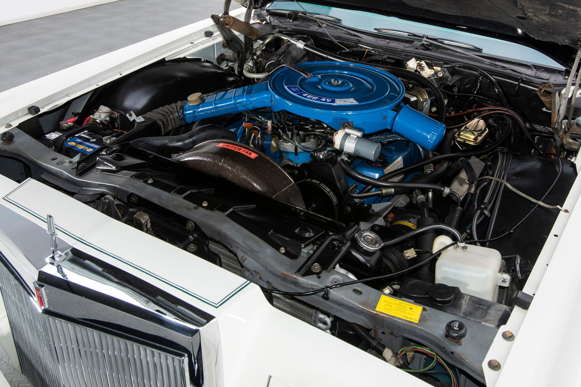 Lincoln Continental 1975 Engine