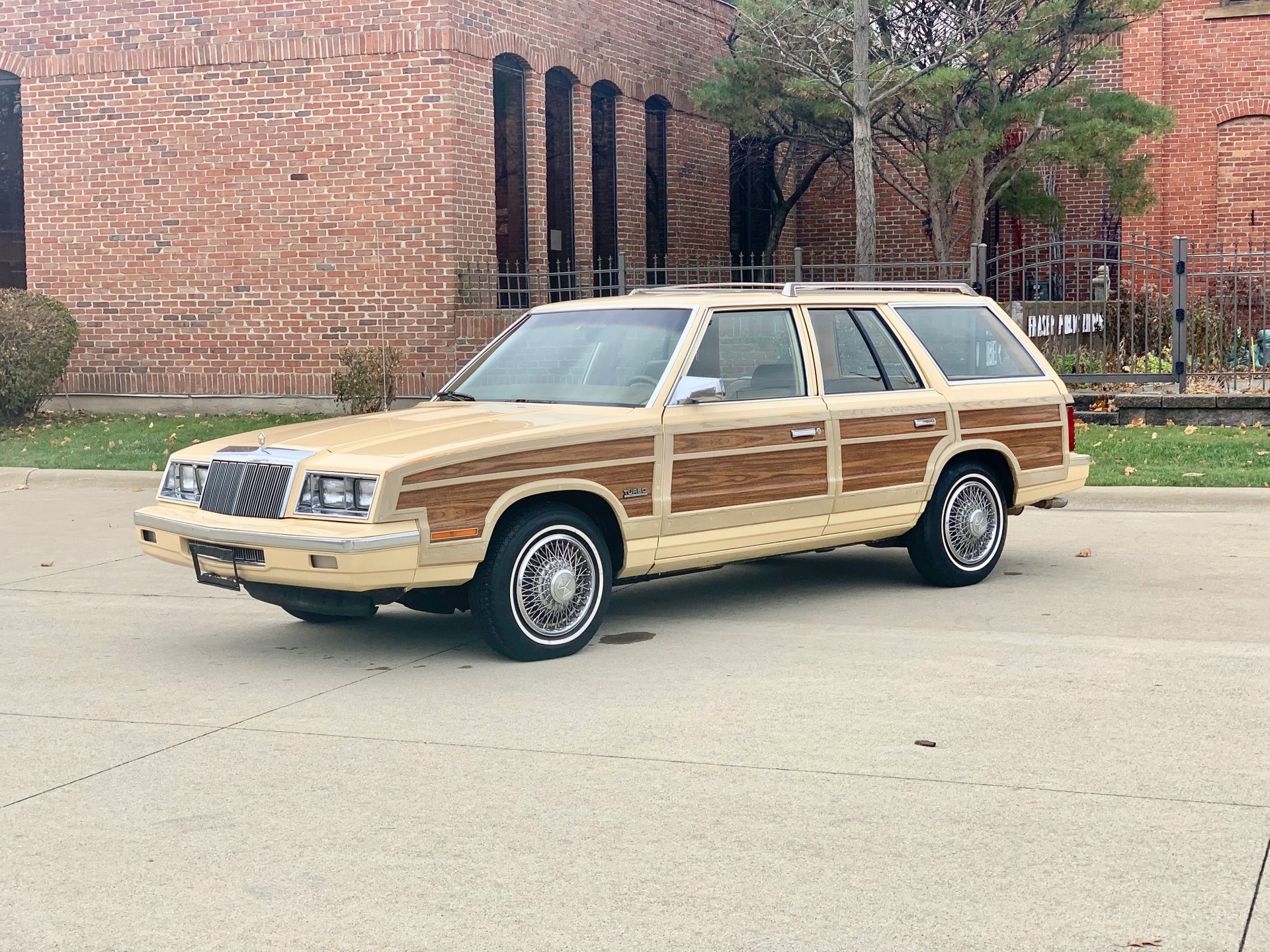 1985 chrysler town and country