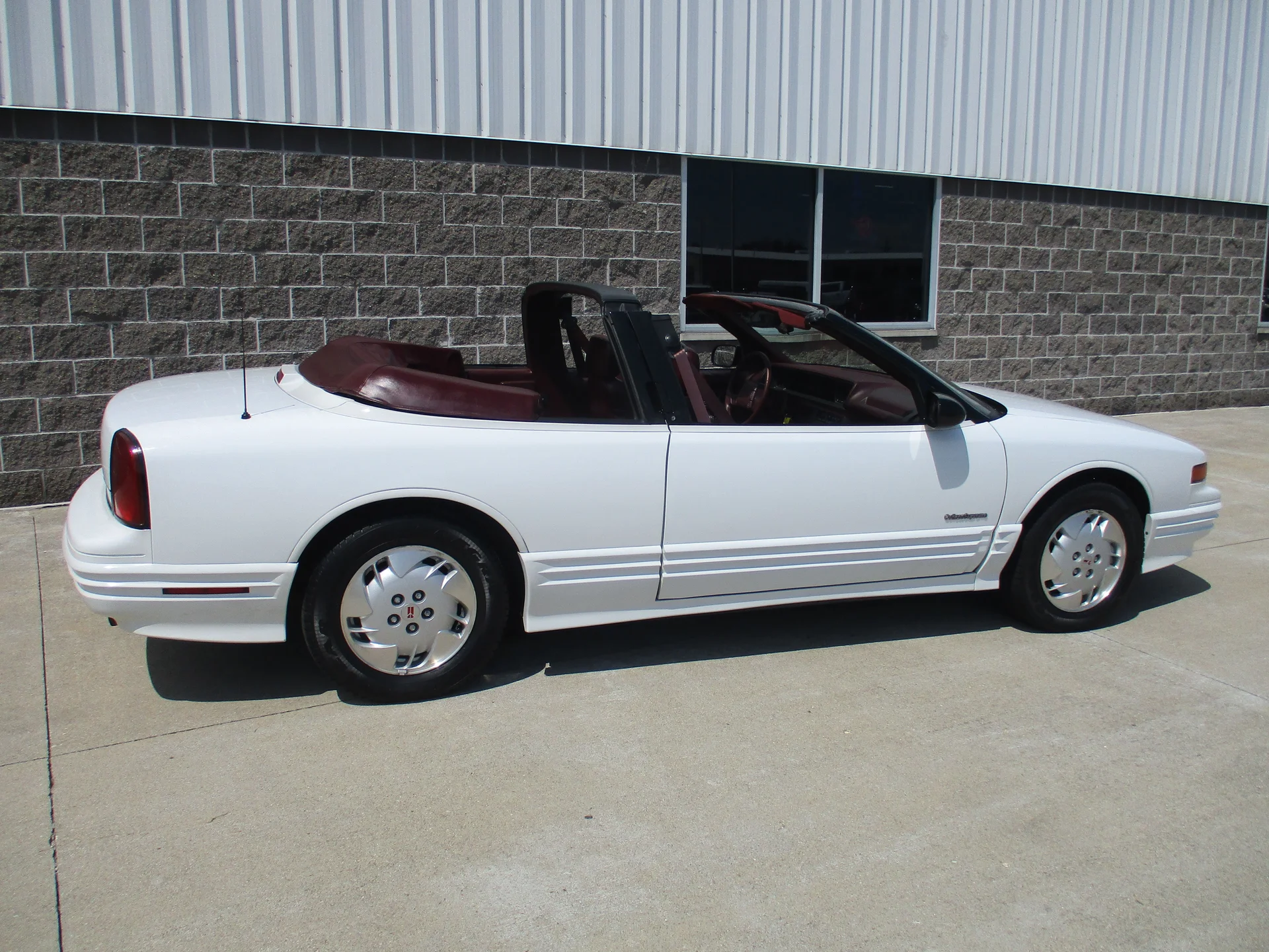 1993 Oldsmobile Cutlass Supreme - Photo 11
