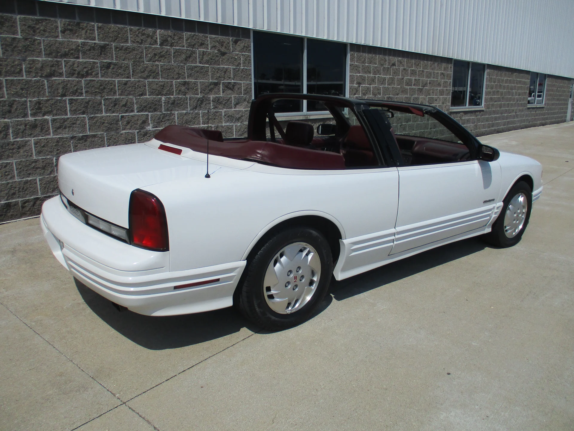 1993 Oldsmobile Cutlass Supreme - Photo 12