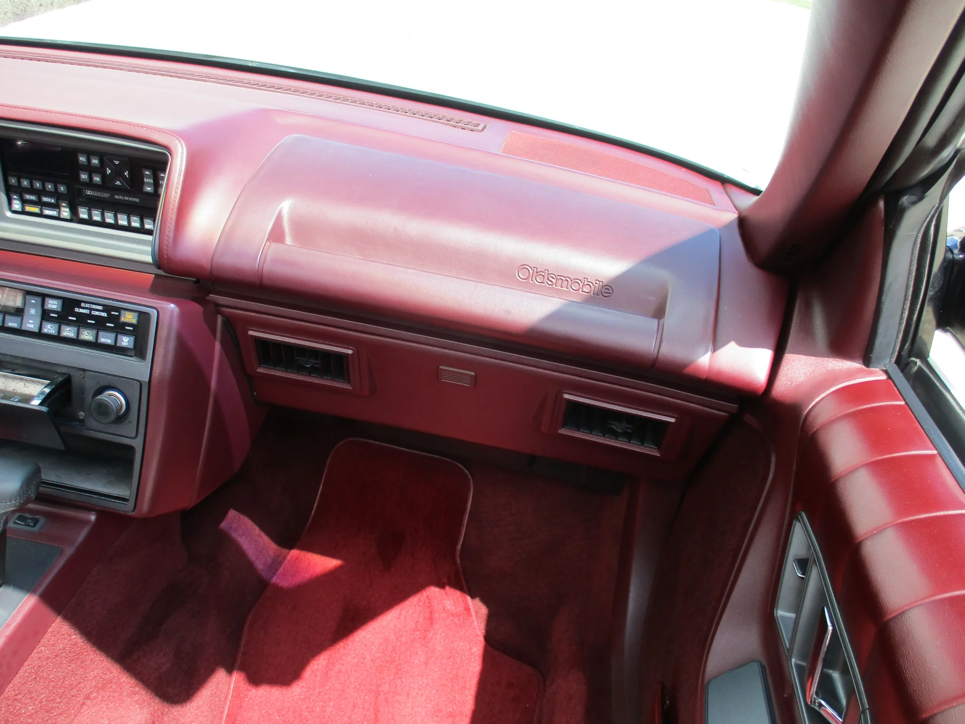 1993 Oldsmobile Cutlass Supreme - Photo 22