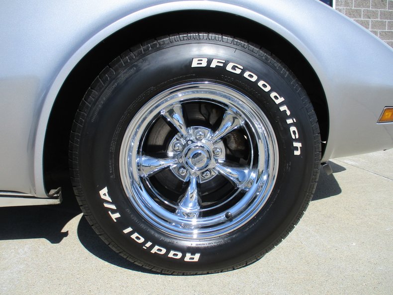 1977 Chevrolet Corvette 12