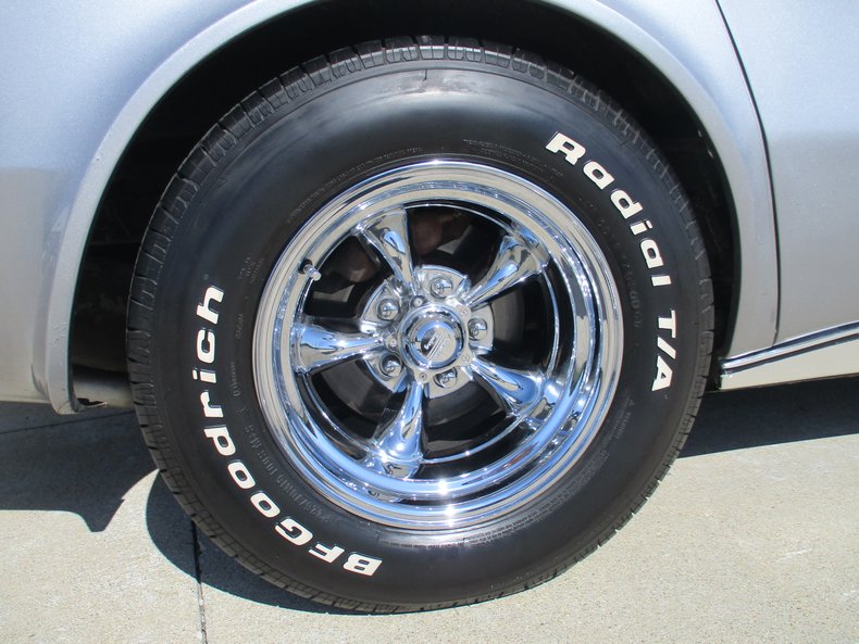 1977 Chevrolet Corvette 13