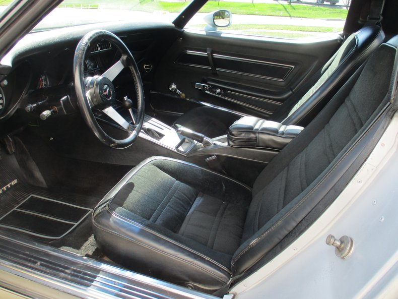 1977 Chevrolet Corvette 31