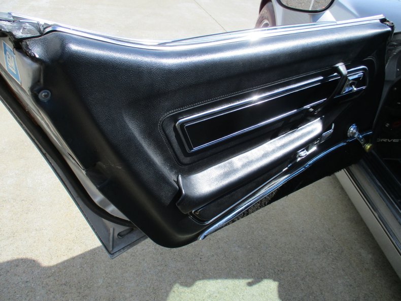 1977 Chevrolet Corvette 32