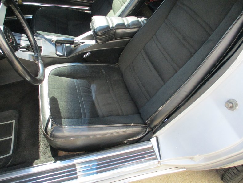 1977 Chevrolet Corvette 33