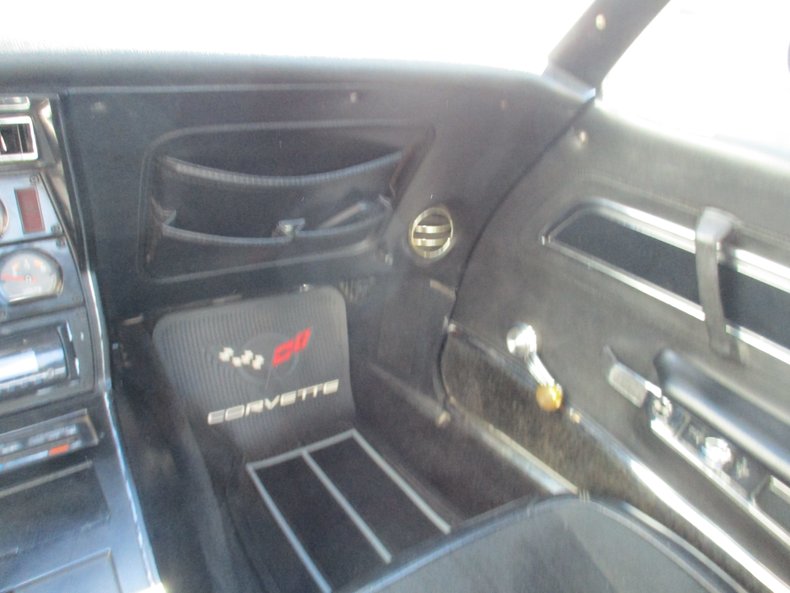 1977 Chevrolet Corvette 36