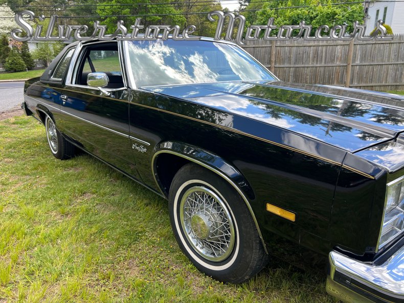 1001340 | 1977 Oldsmobile Delta 98 Luxury | Silverstone Motorcars, LLC