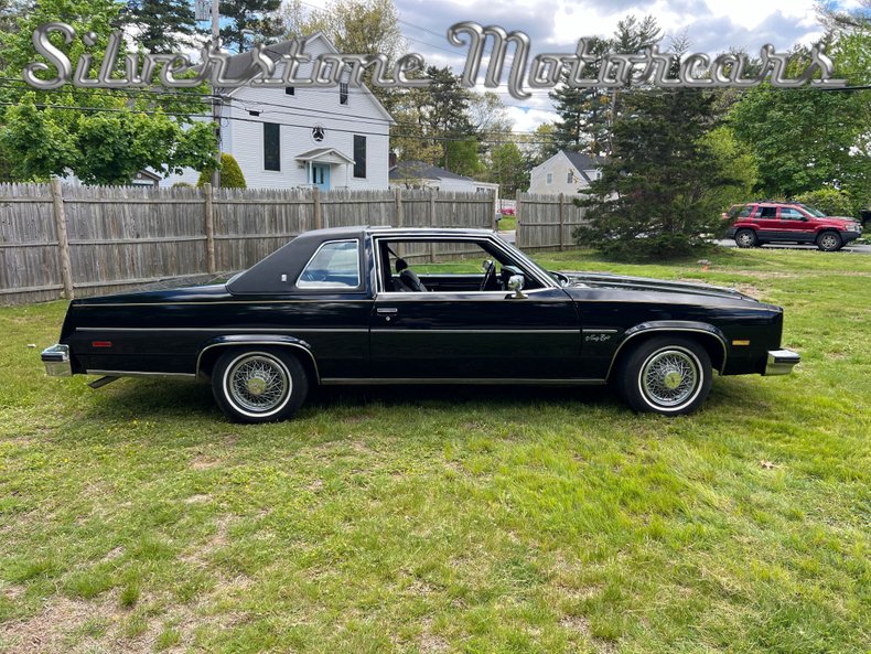 1001340 | 1977 Oldsmobile Delta 98 Luxury | Silverstone Motorcars, LLC