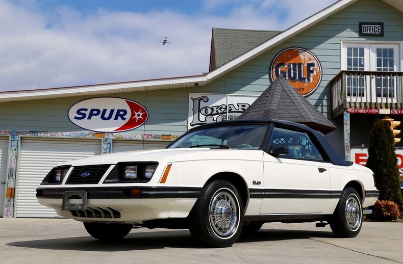 1983 Ford Mustang 12