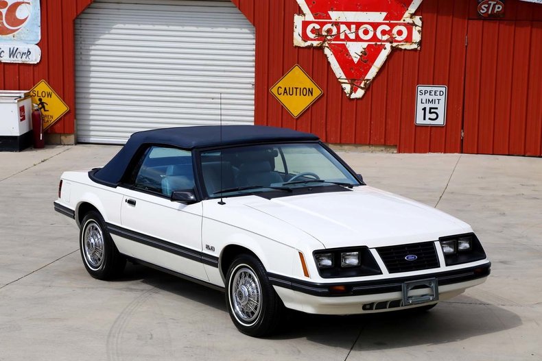 1983 Ford Mustang 1