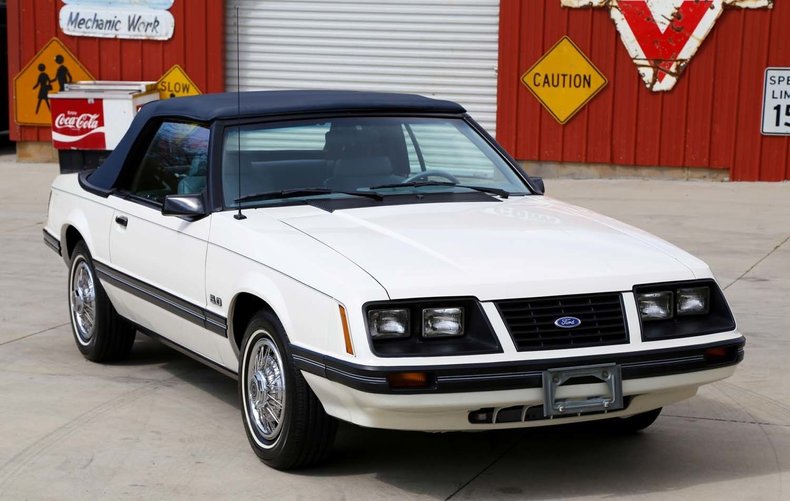 1983 Ford Mustang 2