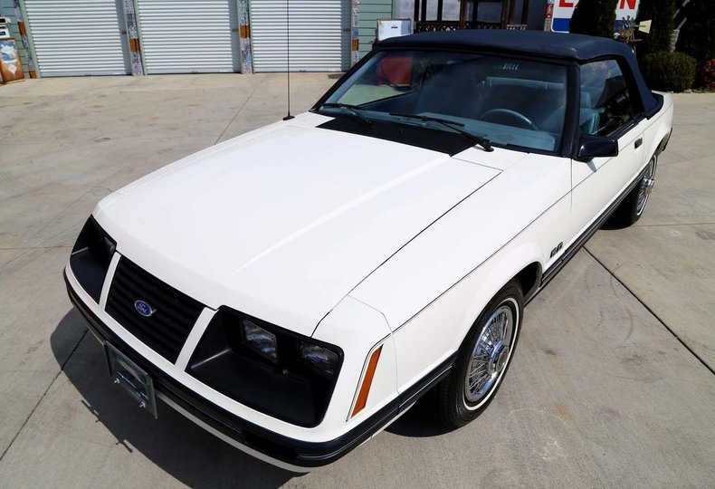 1983 Ford Mustang 10