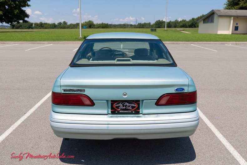 1995 Ford Taurus 10