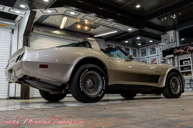 1982 Chevrolet Corvette 16