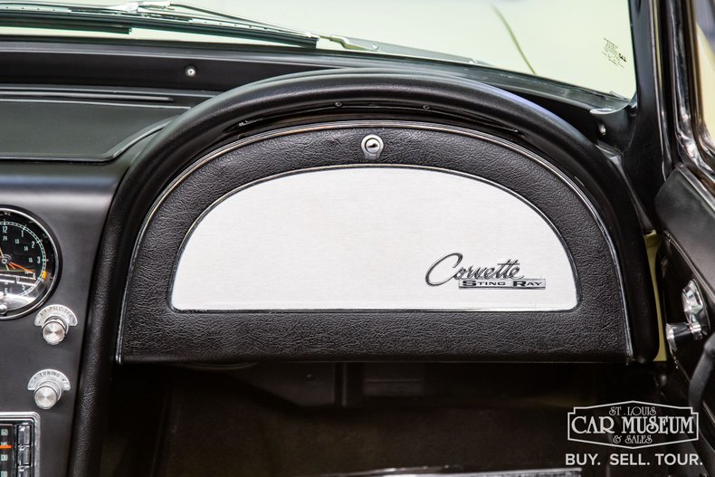 1965 Chevrolet Corvette 43