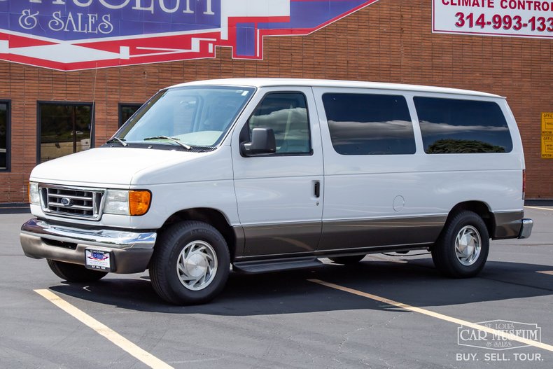 2003 Ford E150 XLT Chateau Edition 