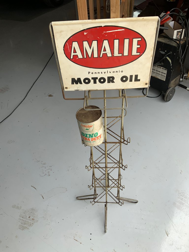 Amalie Oil Can display