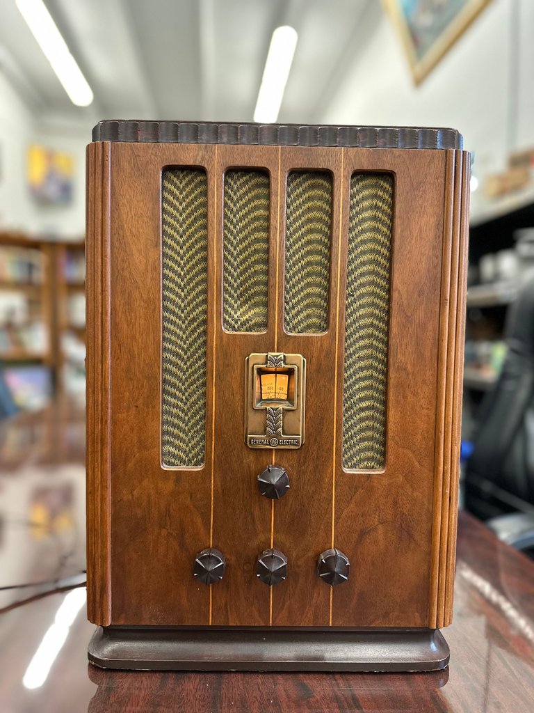 Vintage 1930's GE Tombstone Radio Model A-63