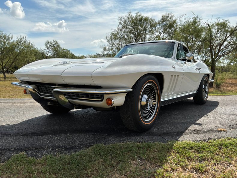 1966 Chevrolet Corvette 12