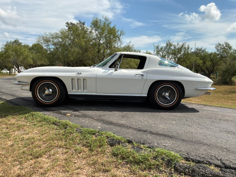 1966 Chevrolet Corvette 14