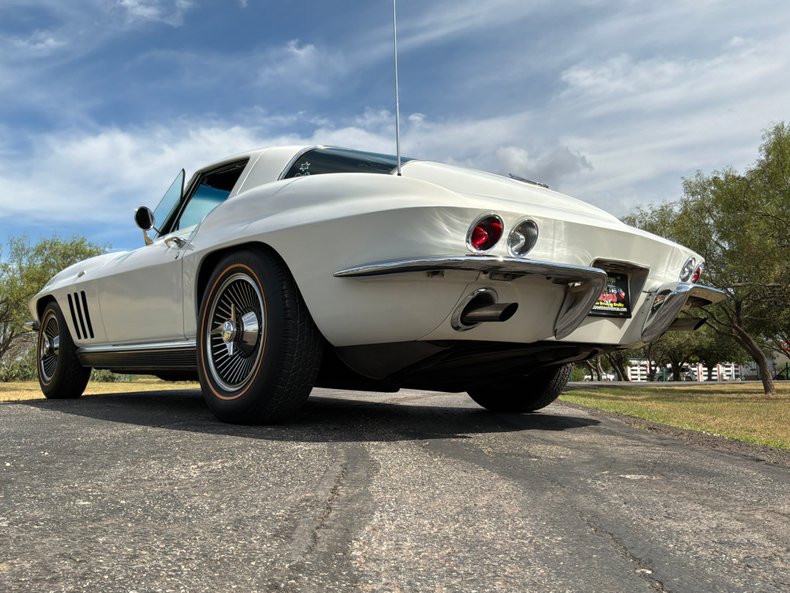 1966 Chevrolet Corvette 32