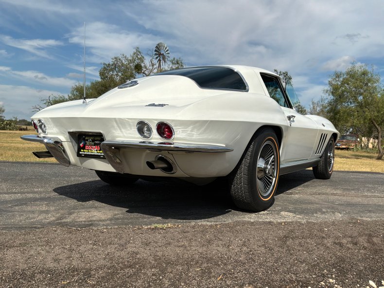 1966 Chevrolet Corvette 38