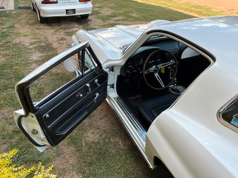 1966 Chevrolet Corvette 17