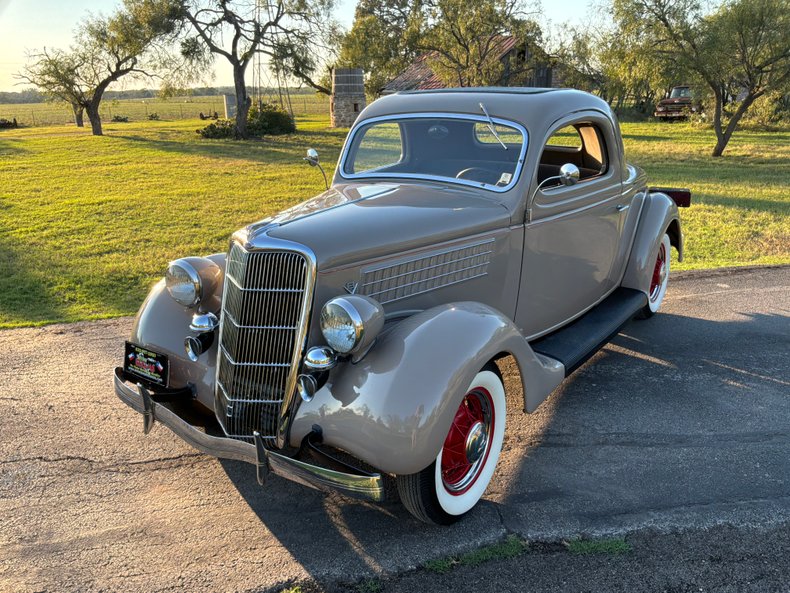 1935 Ford Model 48 1