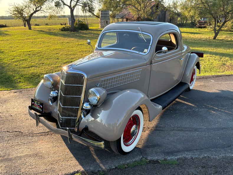 1935 Ford Model 48 106