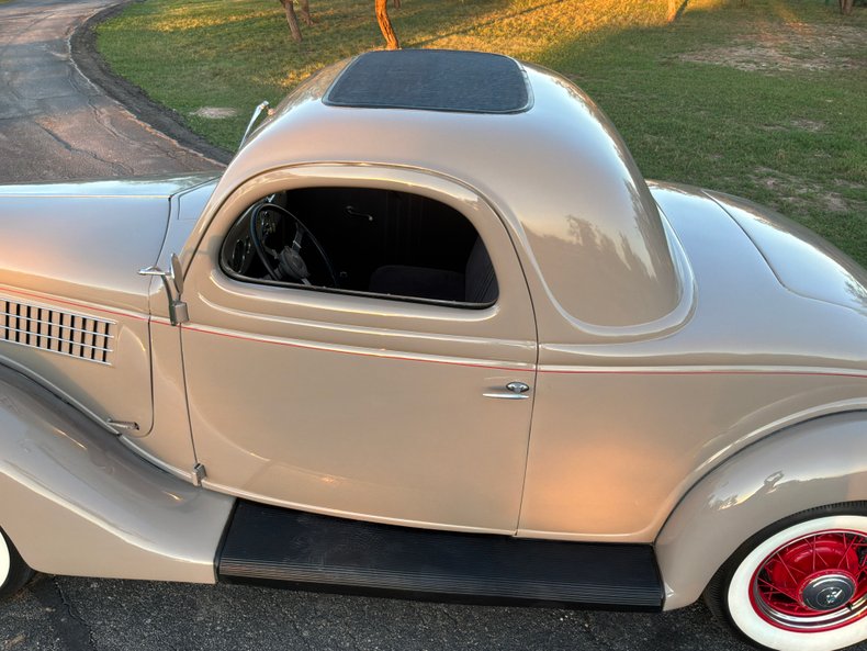 1935 Ford Model 48 32