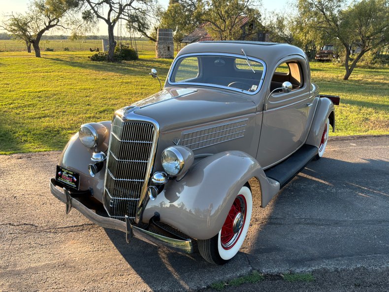 1935 Ford Model 48 107
