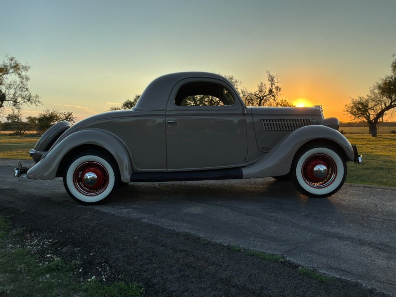 1935 Ford Model 48 47
