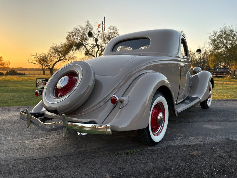 1935 Ford Model 48 45