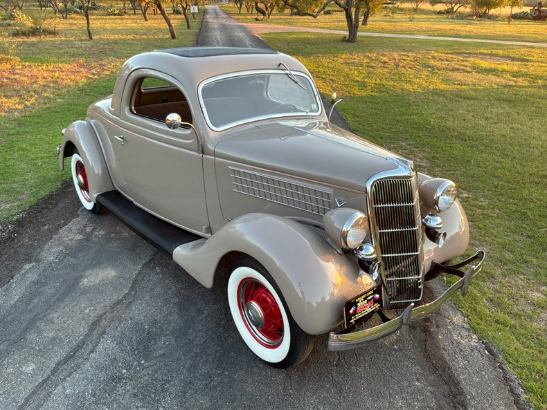 1935 Ford Model 48 54