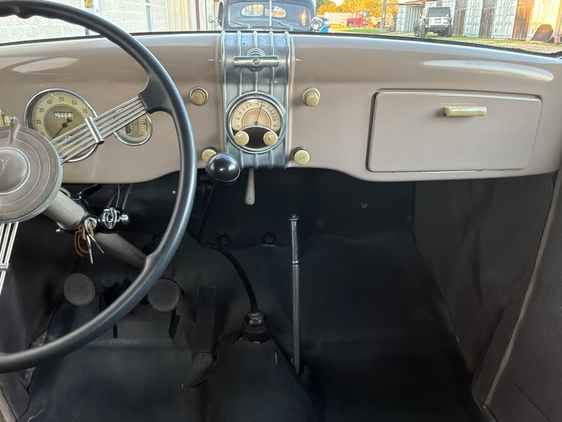1935 Ford Model 48 23