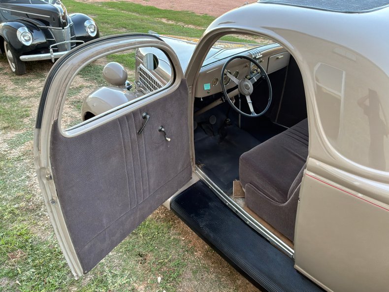 1935 Ford Model 48 18