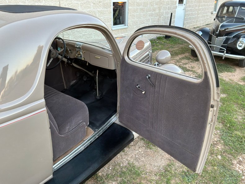 1935 Ford Model 48 27