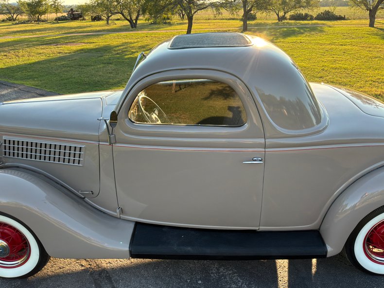 1935 Ford Model 48 84