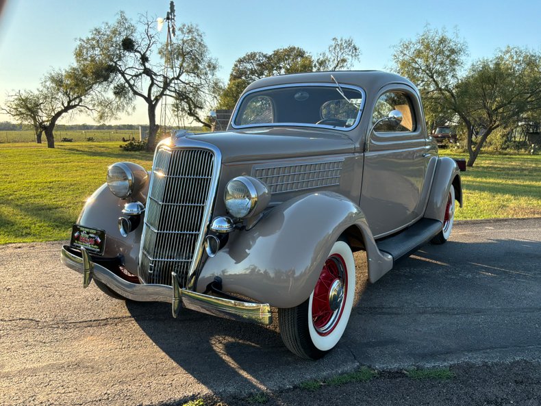 1935 Ford Model 48 79