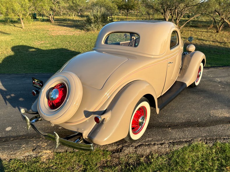 1935 Ford Model 48 92