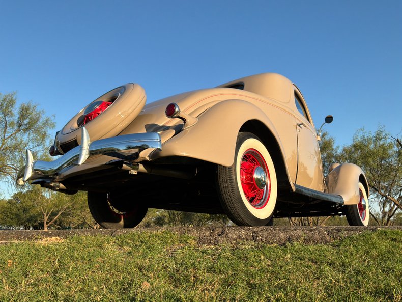 1935 Ford Model 48 93