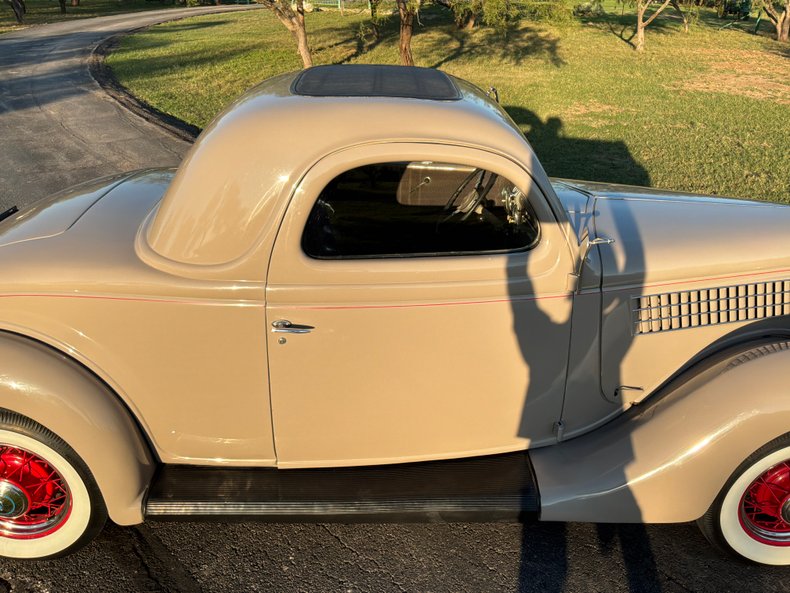 1935 Ford Model 48 98
