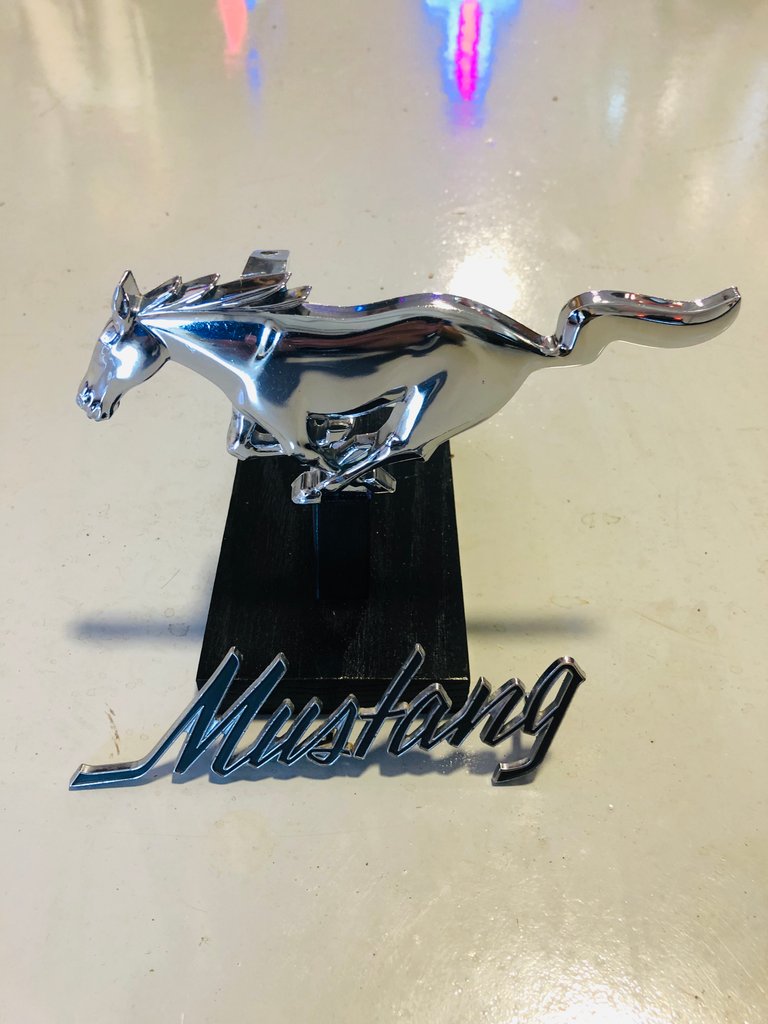 Mustang emblem and Grill horse on a mount