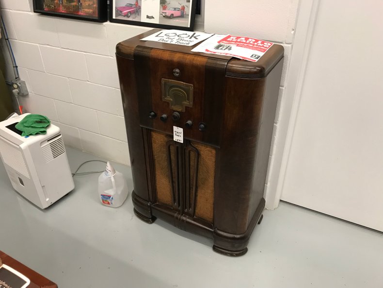 30's antique radio nice cabinet | Street Dreams