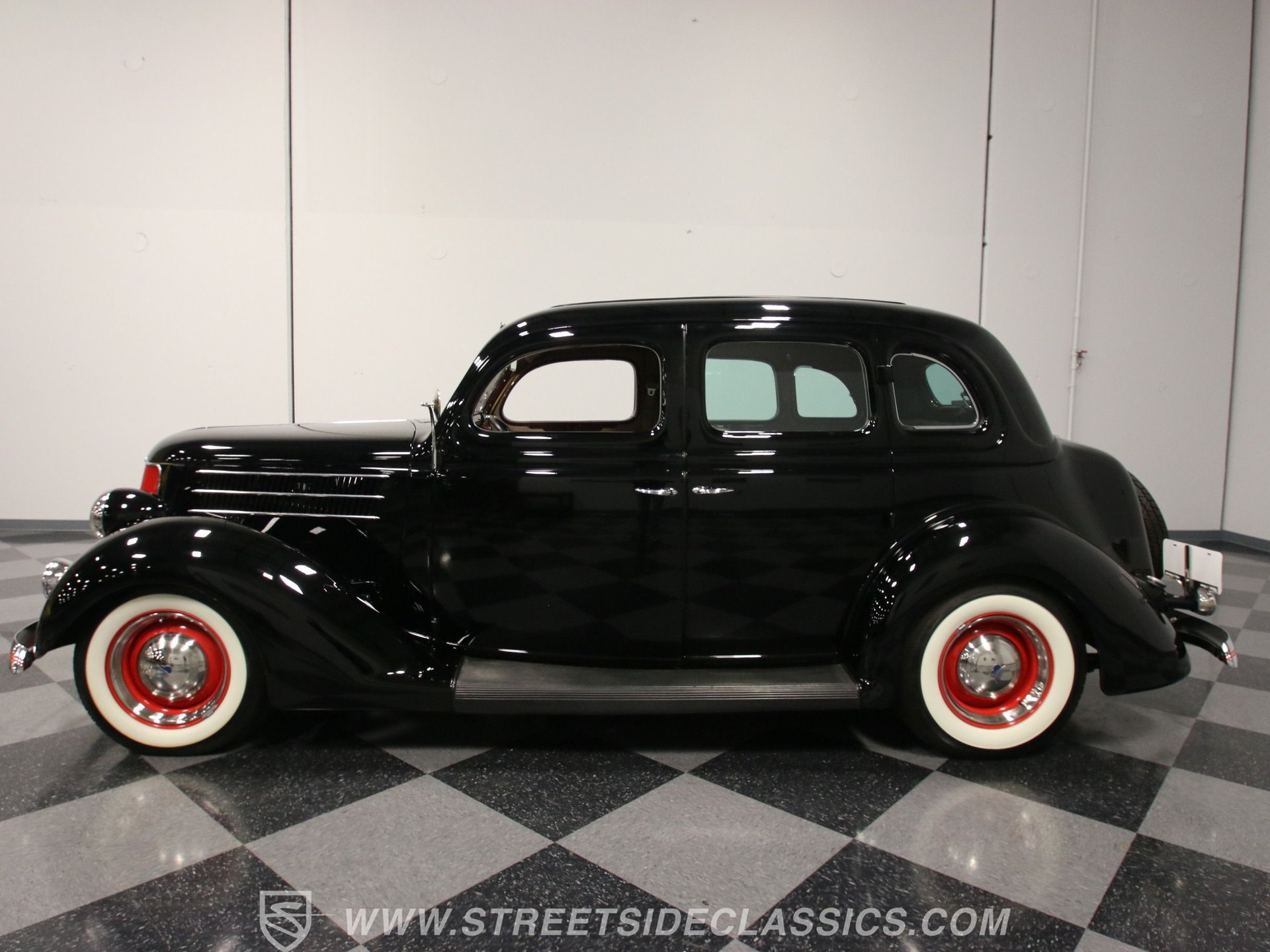 1936 ford deluxe fordor humpback