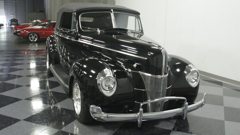 1940 Ford Deluxe 18
