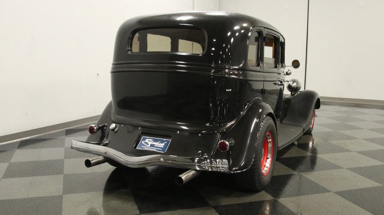1933 Ford Fordor 9