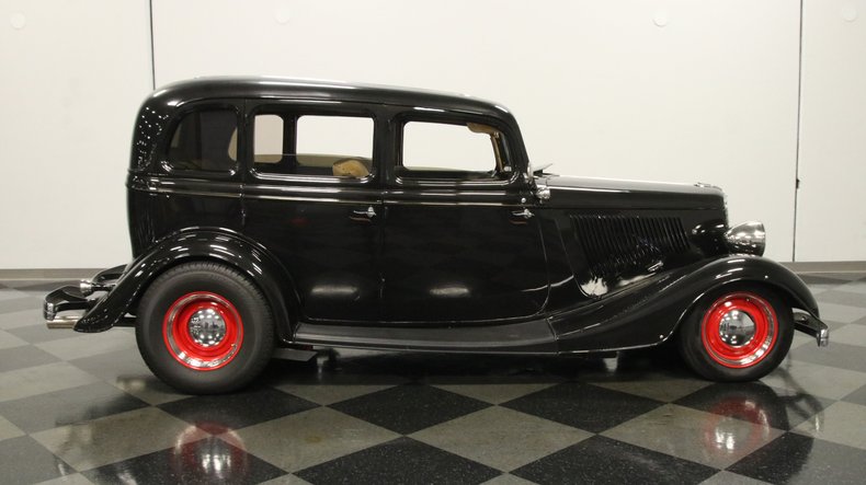 1933 Ford Fordor 12